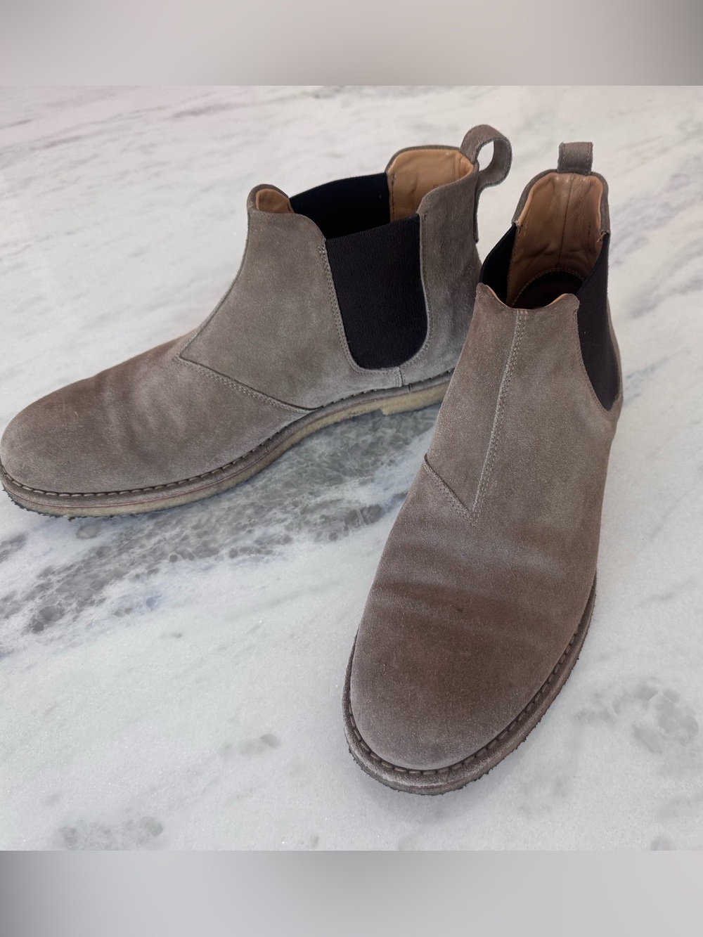 Vince Men's Chukka Boots in Taupe Suede with Black Elastic GUC size 11
